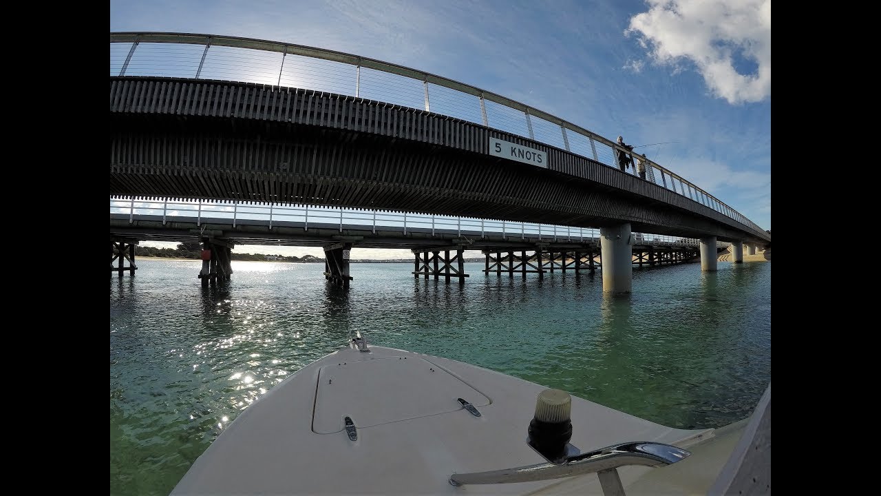 Navigating the Barwon River. Bridge clearance & Bar crossing.