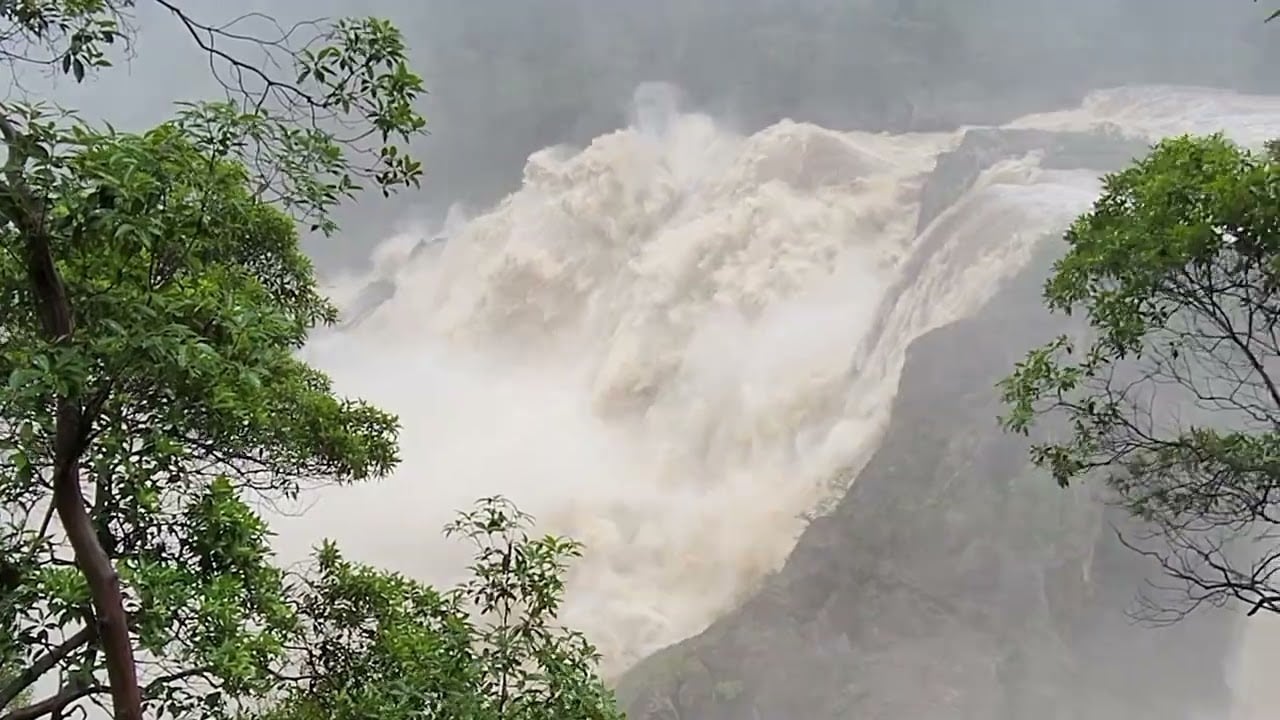 Barron Falls roars!