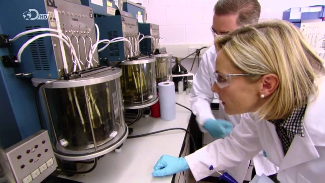 Vicky shows how important is changing the engine oil.