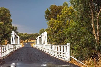 Scenic Rawsonville Bridge, Macquarie River, near Dubbo, NSW.
