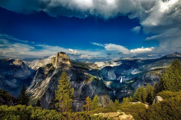 Breathtaking Yosemite scenic landscape with iconic cliffs.