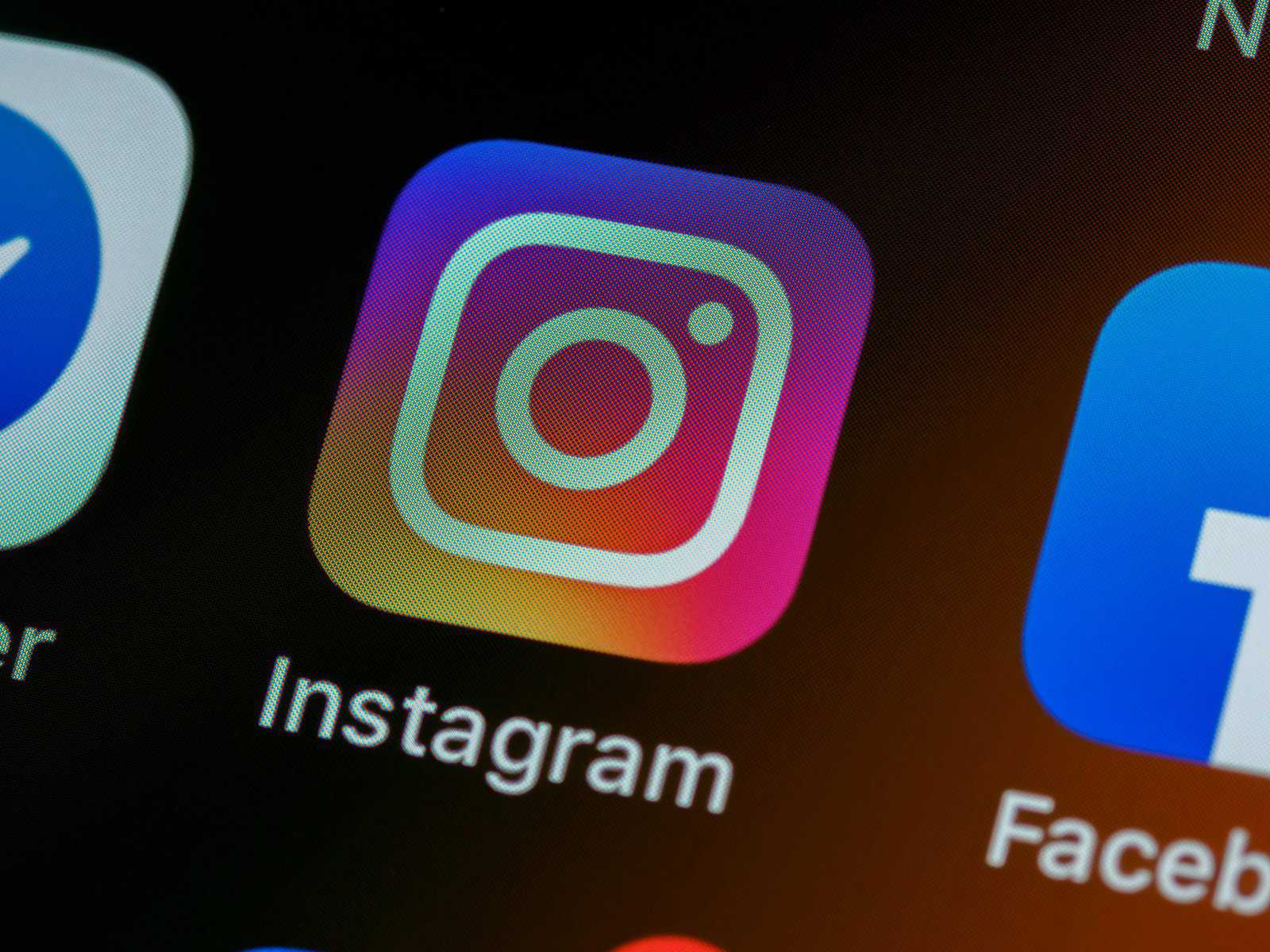 How To Change Background Colour In An Instagram Story?