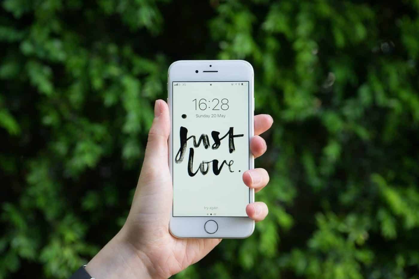how to change clock font on iPhone