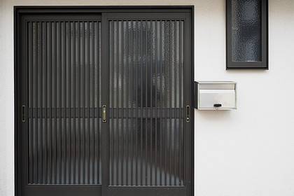 how to clean security screen doors