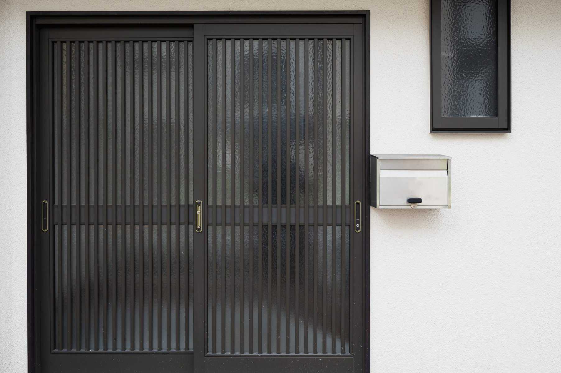 how to clean security screen doors